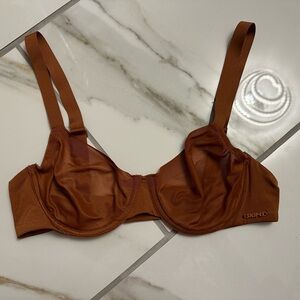 SKIMS Wire Underwire Bra in Chestnut Brown
